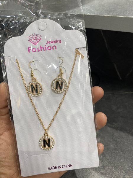 حلقيت مع طوق أحرف